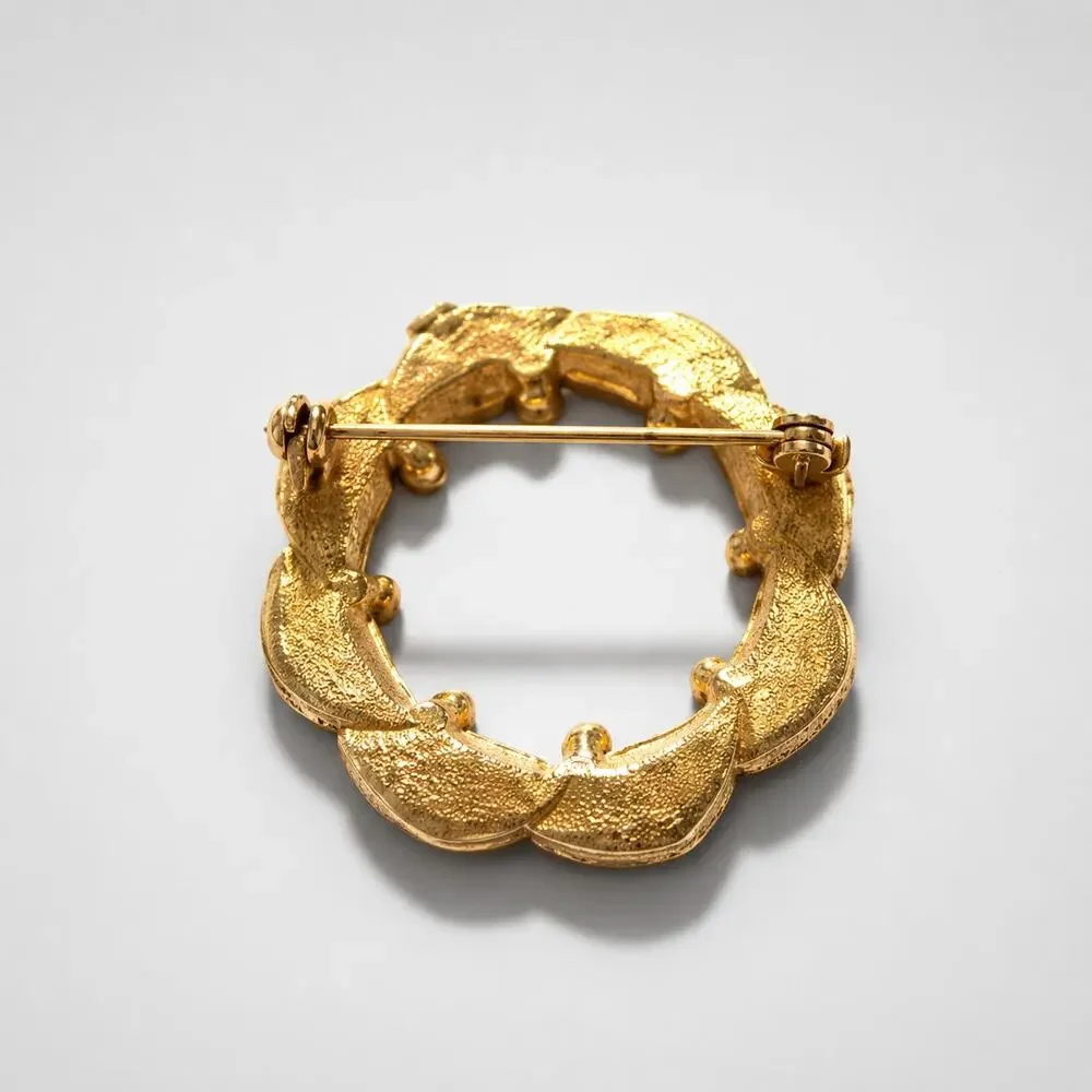 Black‎ Enamel Wreath Brooch Pin Circle Gold-tone 1.25